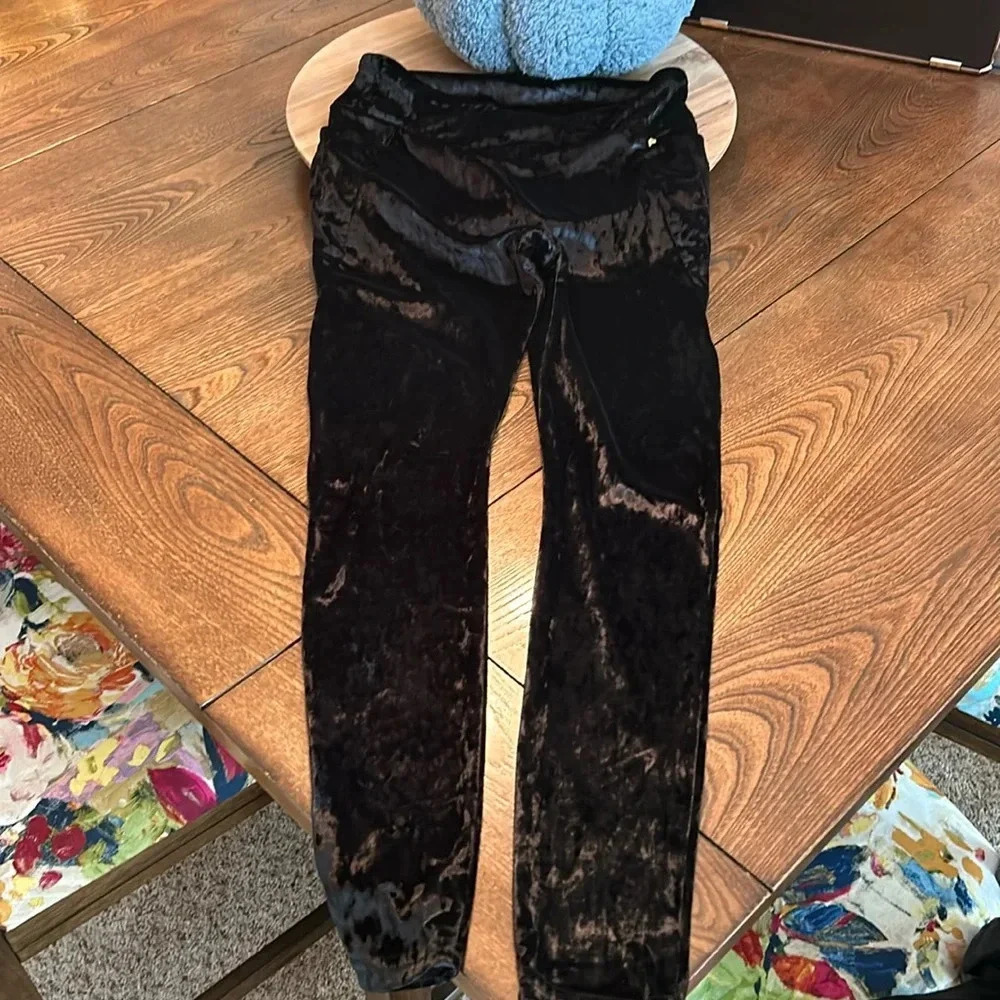 NWOT Fabletics Black Velvet Leggings (Sz L)